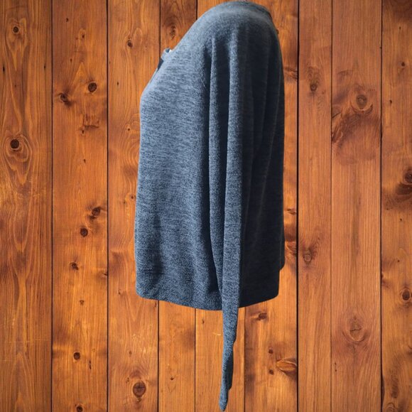 VICTORIA'S SECRET WOMEN'S MEDIUM LONG SLEEVE GRAY CROPPED SWEATER PULLOVER - Picture 3 of 4